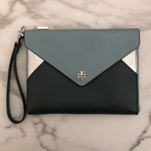SILVER AND GRAYISH BLUE WRISTLET TORY BURCH